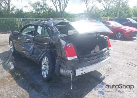 2017 Chrysler 300C z USA, uszkodzony, nr VIN 2C3CCAEG2HH586809